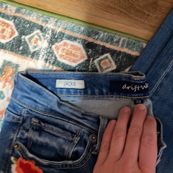 Driftwood Jackie Floral Embroidered Jeans Size 28 - Picture 2 of 3